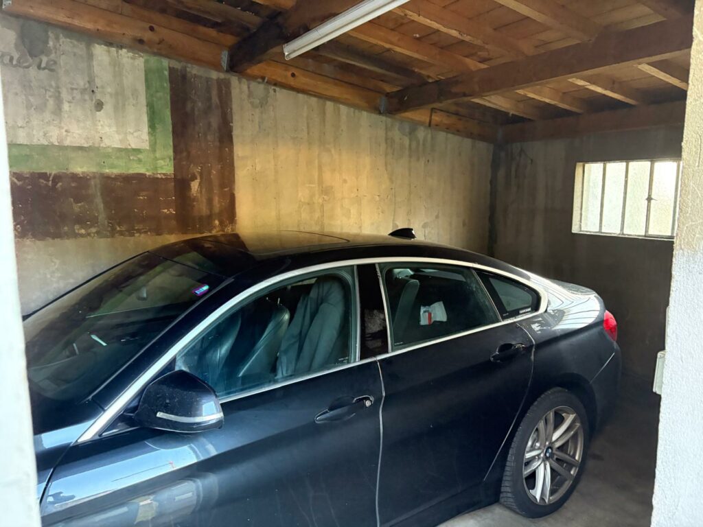 Garage privé fermé du Verger Secret, location de maison près de Lyon